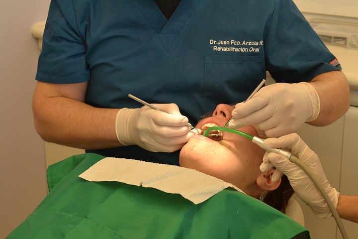Pielęgnacja i czystość jamy ustnej – w jaki sposób należycie i skutecznie czyścić zębiska?